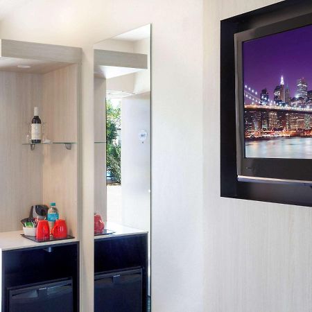 ホテル Ibis Styles タムワース エクステリア 写真