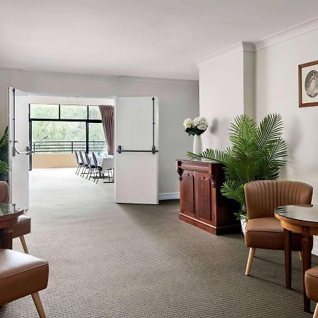 ホテル Ibis Styles タムワース エクステリア 写真