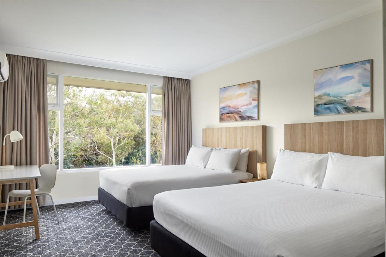 ホテル Ibis Styles タムワース エクステリア 写真