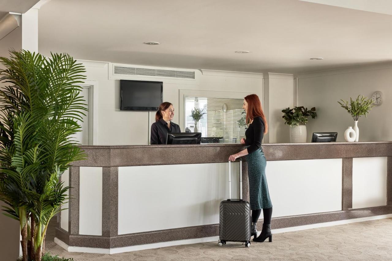 ホテル Ibis Styles タムワース エクステリア 写真