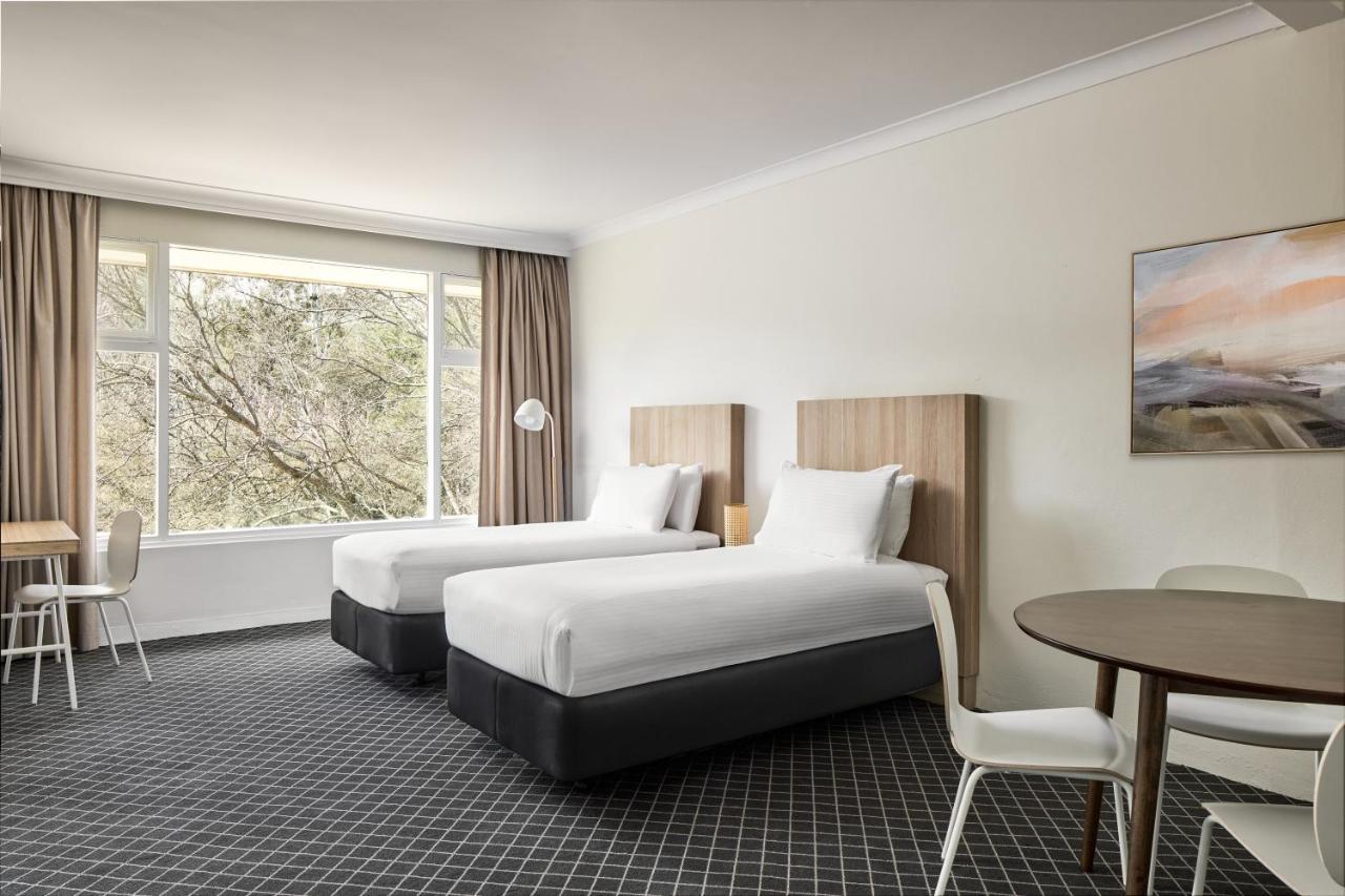ホテル Ibis Styles タムワース エクステリア 写真