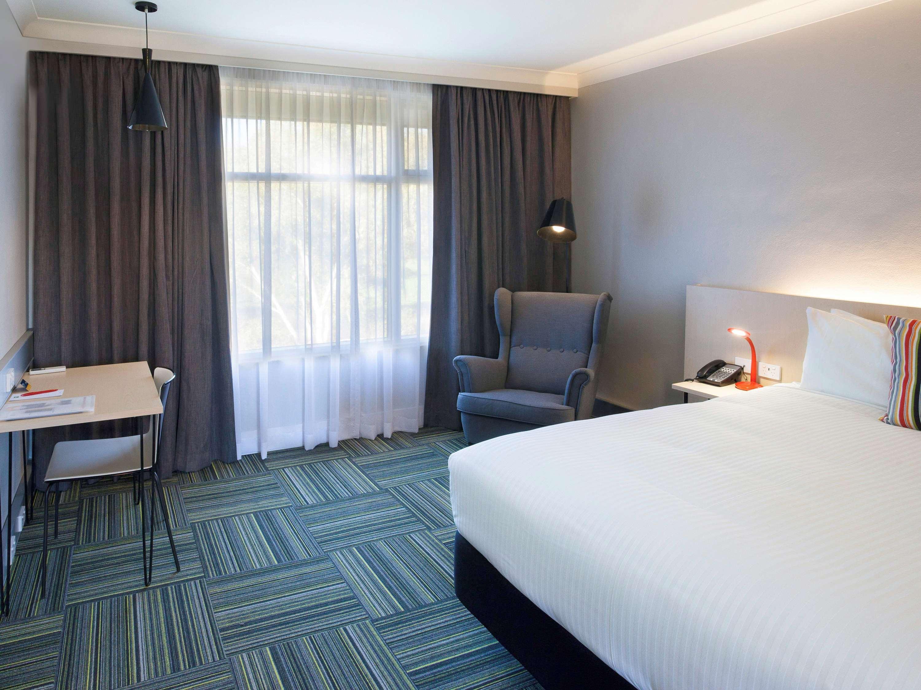 ホテル Ibis Styles タムワース エクステリア 写真