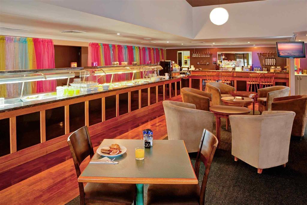 ホテル Ibis Styles タムワース エクステリア 写真