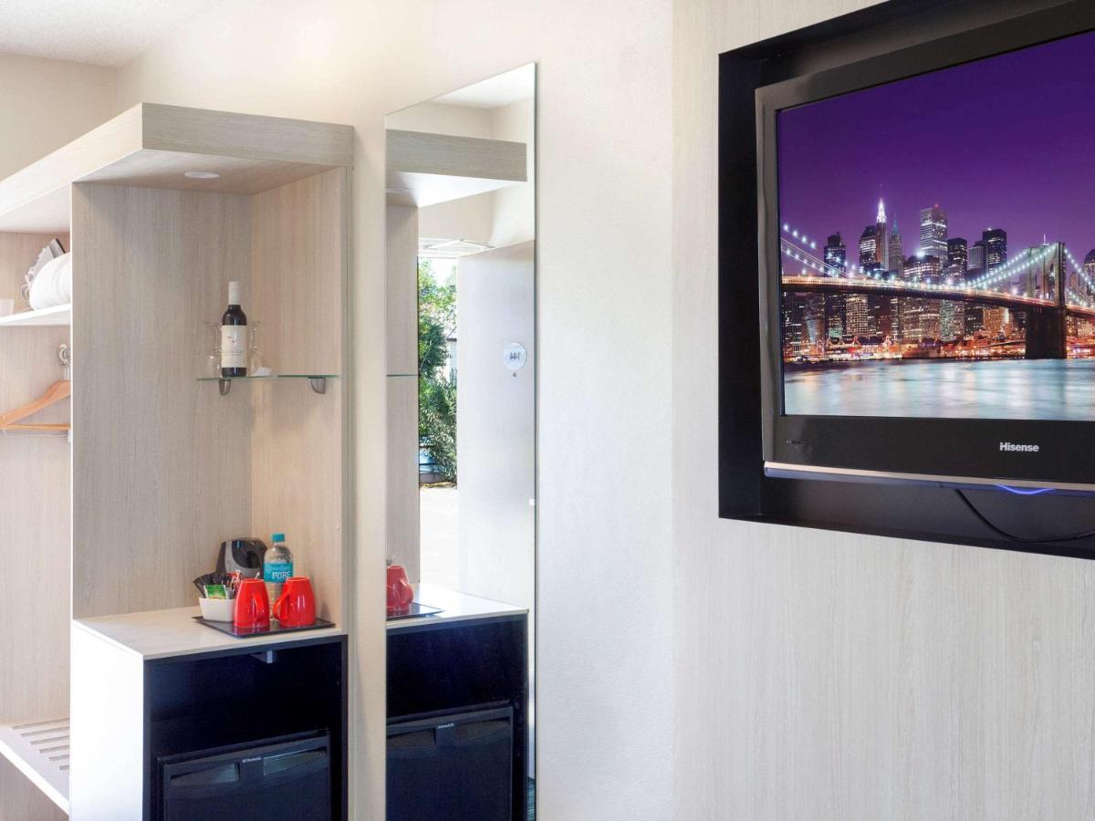 ホテル Ibis Styles タムワース エクステリア 写真