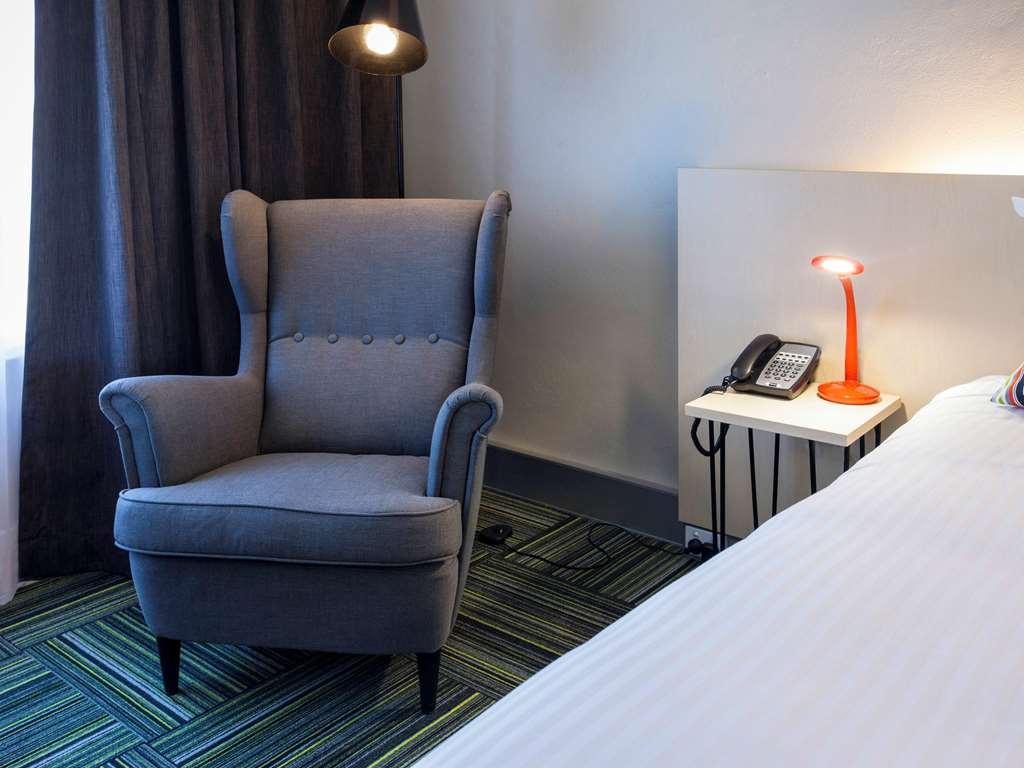 ホテル Ibis Styles タムワース 部屋 写真